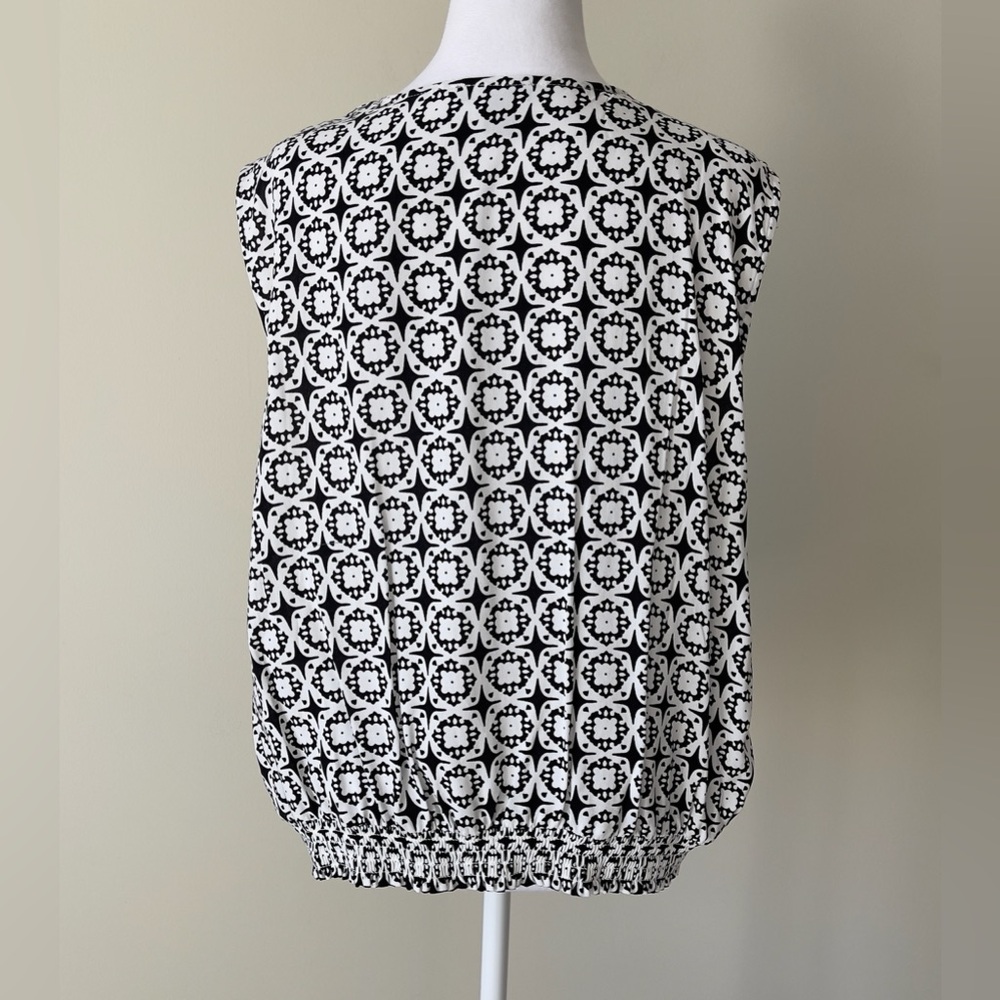 Halogen Cross Front Sleeveless Black and White Geometric Blouse NWOT Size XXL - Picture 3 of 5